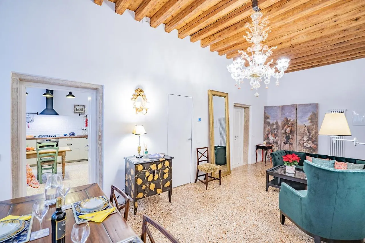 アパート Ca' San Beneto Completely Refurbished In A Fabulously Central Area ヴェネツィア イタリア