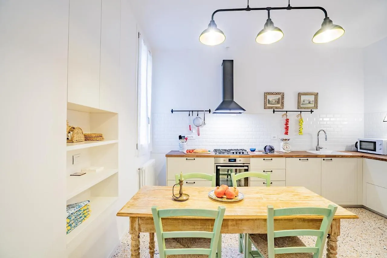 アパート Ca' San Beneto Completely Refurbished In A Fabulously Central Area ヴェネツィア
