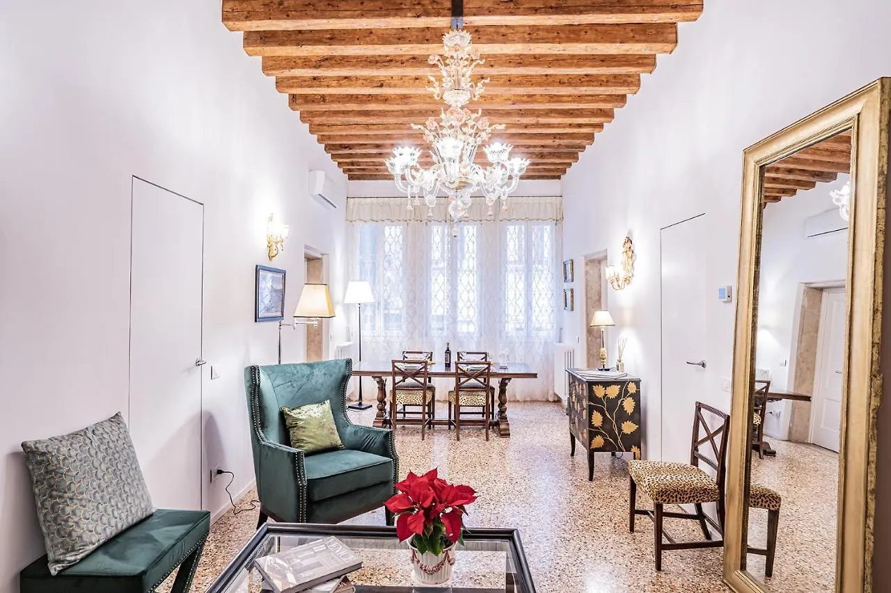 Ca' San Beneto Completely Refurbished In A Fabulously Central Area ヴェネツィア