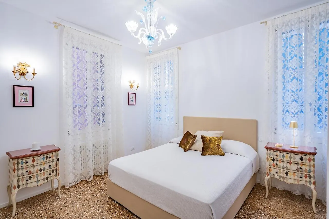 アパート Ca' San Beneto Completely Refurbished In A Fabulously Central Area ヴェネツィア