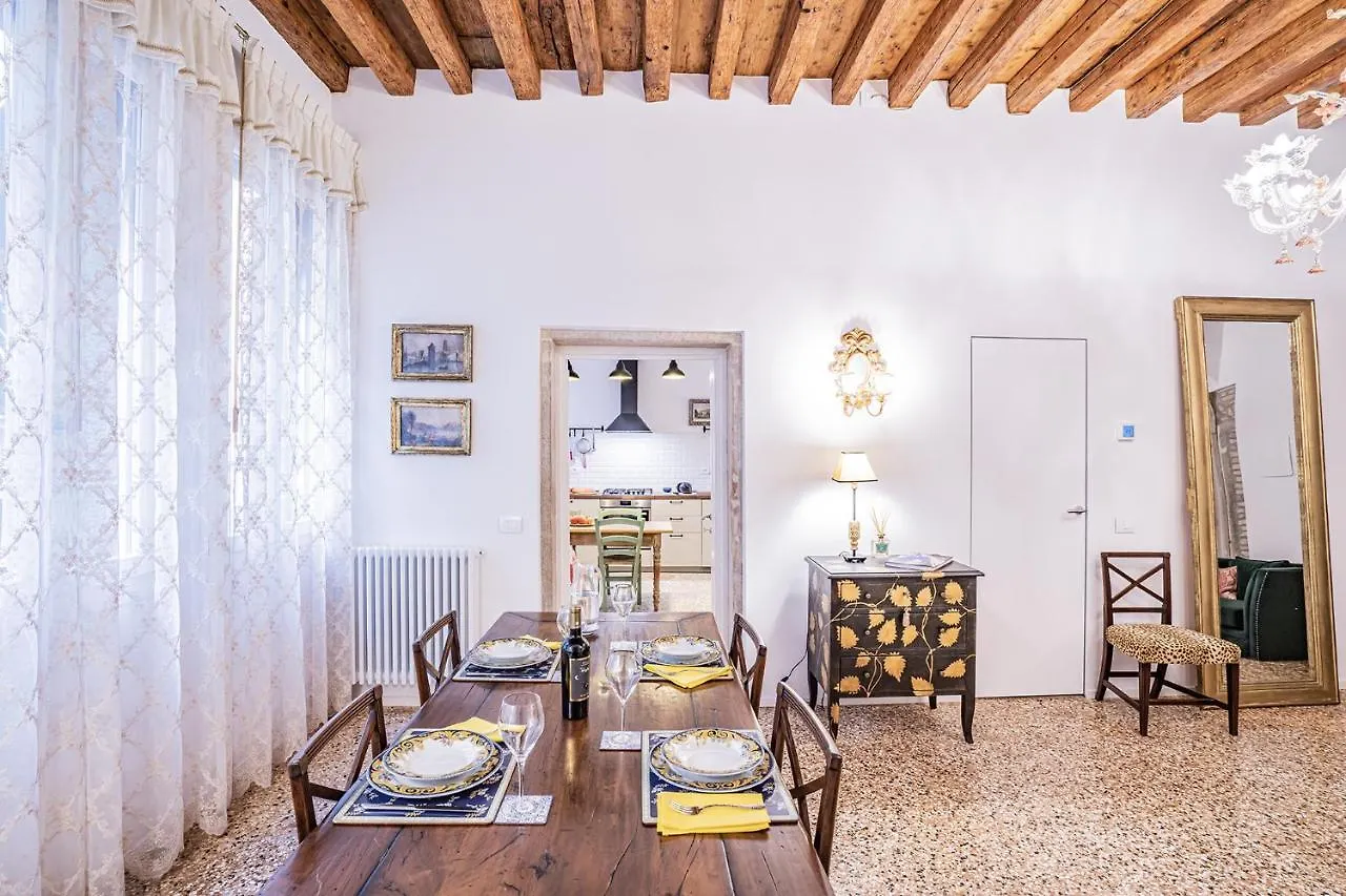 アパート Ca' San Beneto Completely Refurbished In A Fabulously Central Area ヴェネツィア